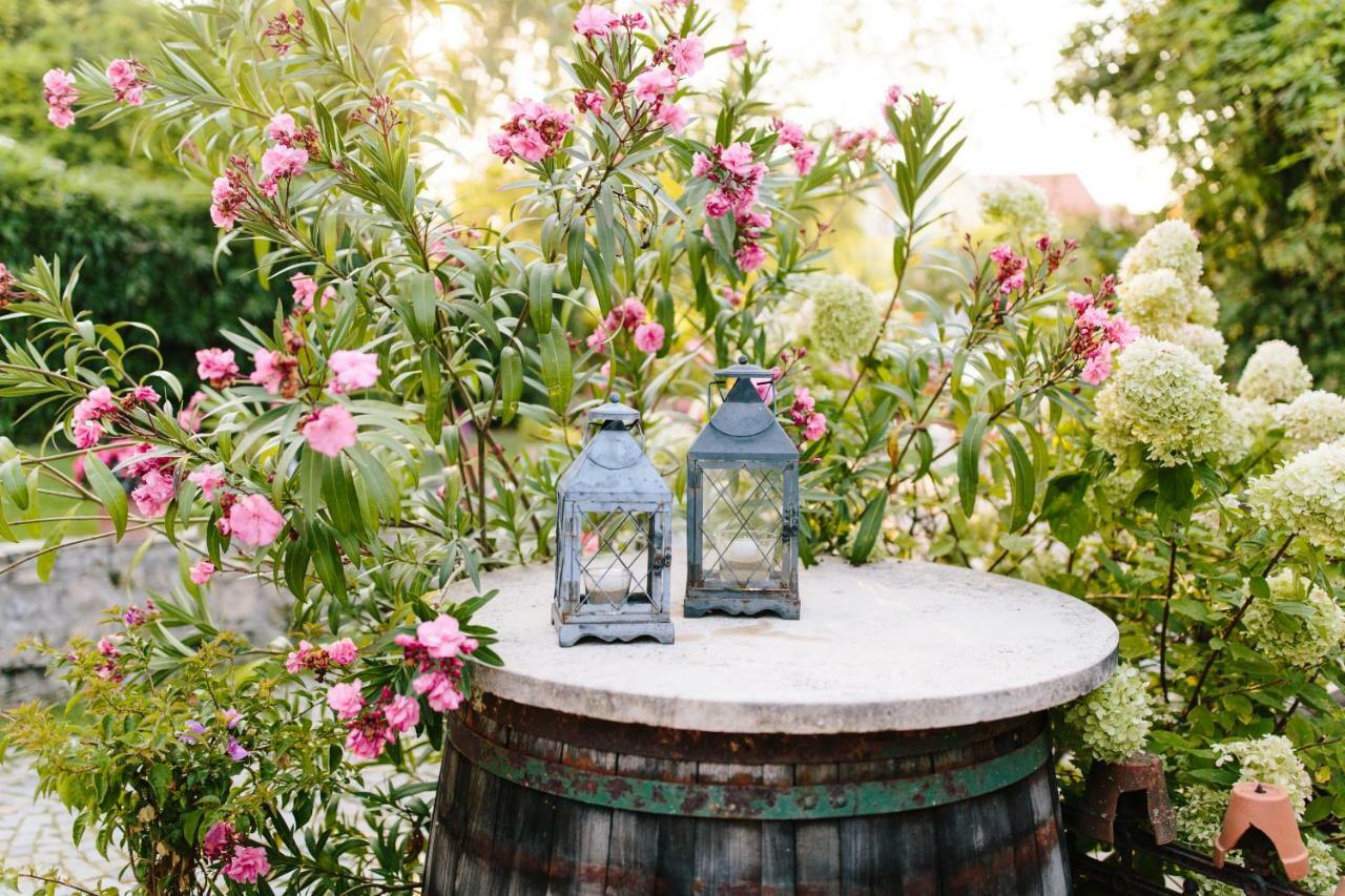 Oleander Romantik Zimmer Trausdorf an der Wulka Dış mekan fotoğraf