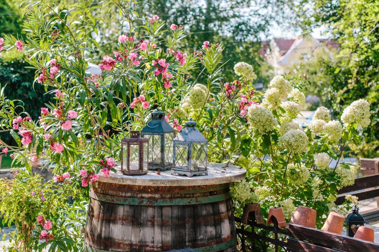 Oleander Romantik Zimmer Trausdorf an der Wulka Dış mekan fotoğraf